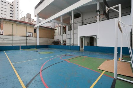 Apartamento à venda com 96m², 3 quartos e 2 vagas Apartamento à venda com 96m², 3 quartos e 2 vagasÁrea comum - Quadra esportiva