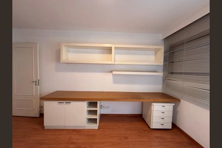 Apartamento para alugar com 136m², 3 quartos e 2 vagas