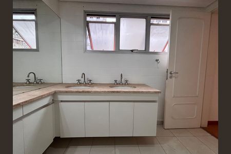 Apartamento para alugar com 136m², 3 quartos e 2 vagas