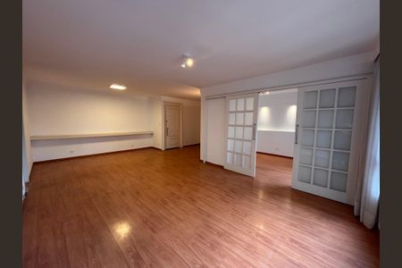 Apartamento para alugar com 3 quartos, 136m² em Cerqueira César, São Paulo