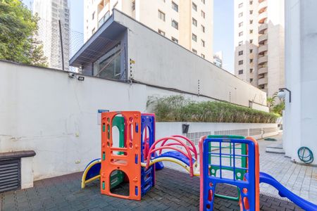 Apartamento para alugar com 360m², 4 quartos e 3 vagas Apartamento para alugar com 360m², 4 quartos e 3 vagasÁrea comum - Playground