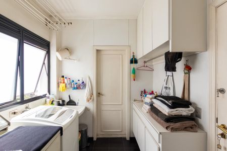 Apartamento para alugar com 360m², 4 quartos e 3 vagas Apartamento para alugar com 360m², 4 quartos e 3 vagasÁrea de Serviço