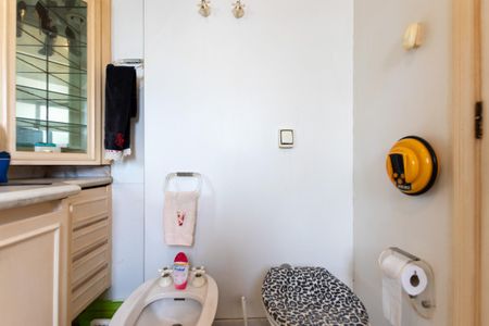Apartamento para alugar com 360m², 4 quartos e 3 vagas Apartamento para alugar com 360m², 4 quartos e 3 vagasBanheiro da Suíte 2