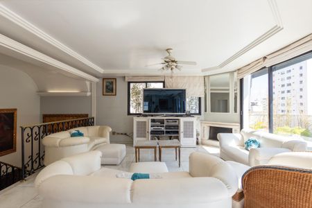 Apartamento para alugar com 360m², 4 quartos e 3 vagas Apartamento para alugar com 360m², 4 quartos e 3 vagasLiving - Cobertura