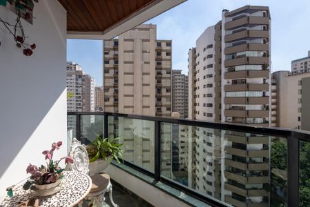 Apartamento para alugar com 360m², 4 quartos e 3 vagas Apartamento para alugar com 360m², 4 quartos e 3 vagasVaranda da Suíte 2