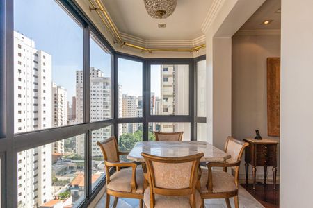 Apartamento para alugar com 360m², 4 quartos e 3 vagas Apartamento para alugar com 360m², 4 quartos e 3 vagasSala