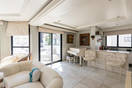 Apartamento para alugar com 360m², 4 quartos e 3 vagas Apartamento para alugar com 360m², 4 quartos e 3 vagasLiving - Cobertura