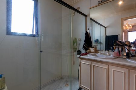 Apartamento para alugar com 360m², 4 quartos e 3 vagas Apartamento para alugar com 360m², 4 quartos e 3 vagasBanheiro da Suíte 2