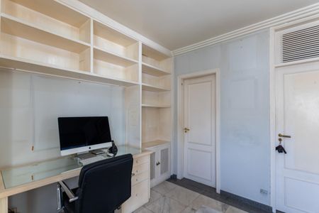 Apartamento para alugar com 360m², 4 quartos e 3 vagas Apartamento para alugar com 360m², 4 quartos e 3 vagasEscritório/Suíte - Cobertura