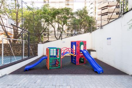 Apartamento para alugar com 360m², 4 quartos e 3 vagas Apartamento para alugar com 360m², 4 quartos e 3 vagasÁrea comum - Playground