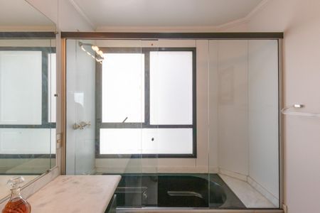 Apartamento para alugar com 360m², 4 quartos e 3 vagas Apartamento para alugar com 360m², 4 quartos e 3 vagasBanheiro