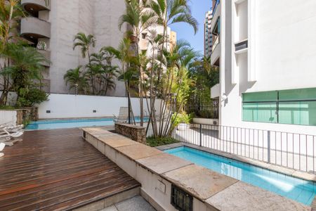 Apartamento para alugar com 360m², 4 quartos e 3 vagas Apartamento para alugar com 360m², 4 quartos e 3 vagasÁrea comum - Piscina