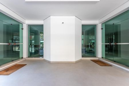 Apartamento para alugar com 360m², 4 quartos e 3 vagas Apartamento para alugar com 360m², 4 quartos e 3 vagasEntrada
