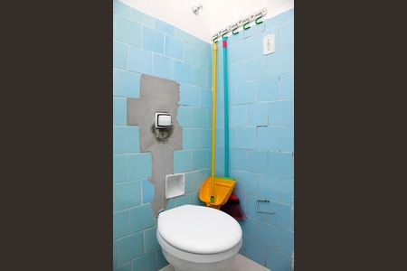 Banheiro de kitnet/studio para alugar com 1 quarto, 40m² em Farroupilha, Porto Alegre