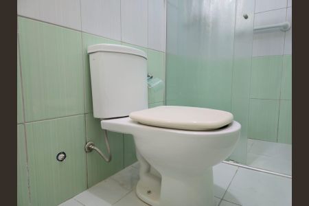Casa de condomínio para alugar com 98m², 2 quartos e 2 vagasBanheiro da Suíte 01