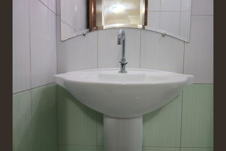 Casa de condomínio para alugar com 98m², 2 quartos e 2 vagasBanheiro da Suíte 01