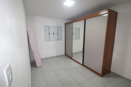 Quarto 1 de casa para alugar com 2 quartos, 90m² em Jardim Poleti, São Paulo