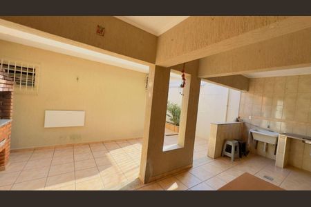 Casa à venda com 127m², 3 quartos e 4 vagas