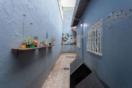 Casa à venda com 180m², 3 quartos e 2 vagasCorredor lateral