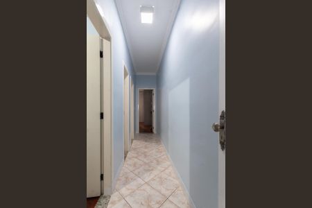 Casa à venda com 180m², 3 quartos e 2 vagasCorredor