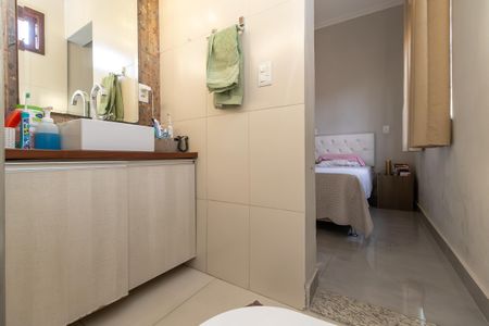 Casa à venda com 220m², 3 quartos e 3 vagasBanheiro da Suíte