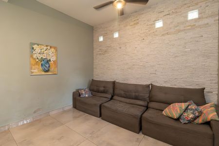 Casa à venda com 220m², 3 quartos e 3 vagasSala