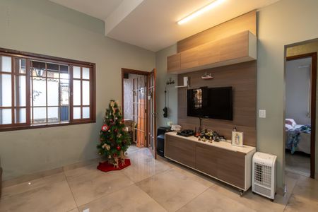 Sala de casa à venda com 3 quartos, 220m² em Novo Glória, Belo Horizonte
