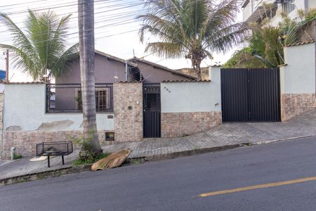 Casa à venda com 220m², 3 quartos e 3 vagasFachada