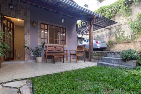 Casa à venda com 220m², 3 quartos e 3 vagasHall de entrada