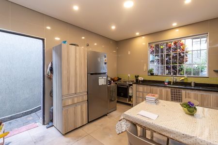 Casa à venda com 220m², 3 quartos e 3 vagasCozinha