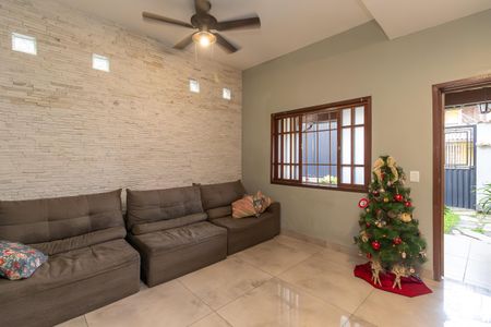 Sala de casa à venda com 3 quartos, 220m² em Novo Glória, Belo Horizonte