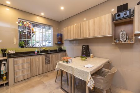 Casa à venda com 220m², 3 quartos e 3 vagasCozinha