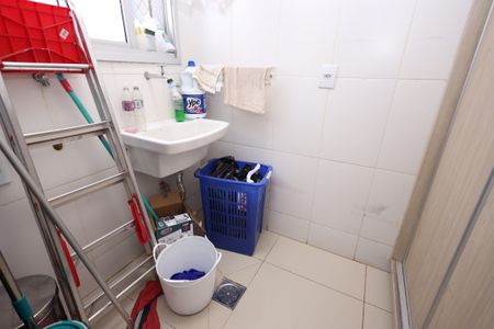 Apartamento para alugar com 68m², 2 quartos e 1 vagaÁrea de Serviço