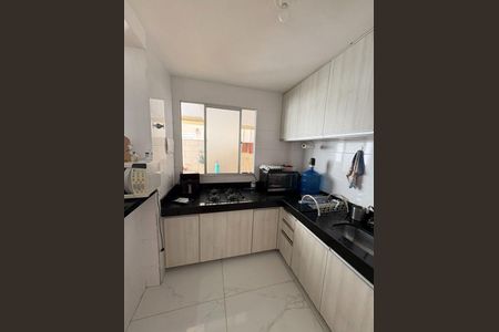 Cozinha de apartamento à venda com 2 quartos, 57m² em Lundcéia, Lagoa Santa