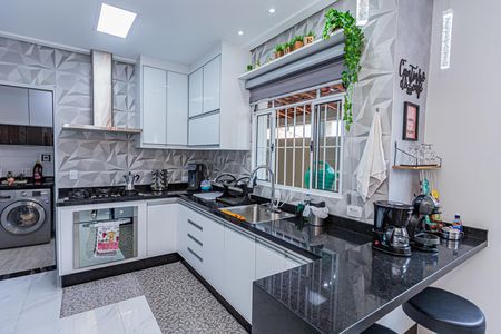 Casa à venda com 180m², 3 quartos e 4 vagasCozinha e copa