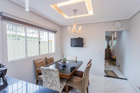 Casa à venda com 180m², 3 quartos e 4 vagasCozinha e copa