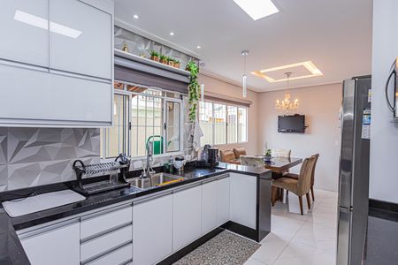 Casa à venda com 180m², 3 quartos e 4 vagasCozinha e copa