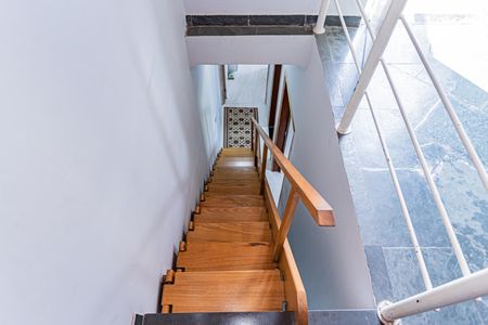 Casa à venda com 180m², 3 quartos e 4 vagasEscada