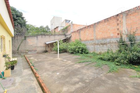 Casa à venda com 607m², 3 quartos e 4 vagasQuintal