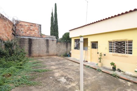 Casa à venda com 607m², 3 quartos e 4 vagasQuintal