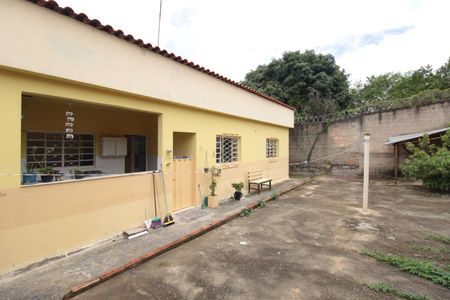 Casa à venda com 607m², 3 quartos e 4 vagasQuintal