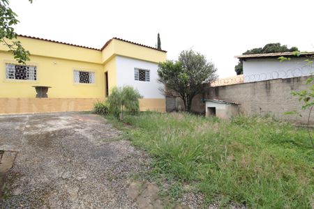 Casa à venda com 607m², 3 quartos e 4 vagasQuintal