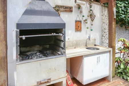 Casa à venda com 160m², 3 quartos e 2 vagas Casa à venda com 160m², 3 quartos e 2 vagasChurrasqueira e Quintal