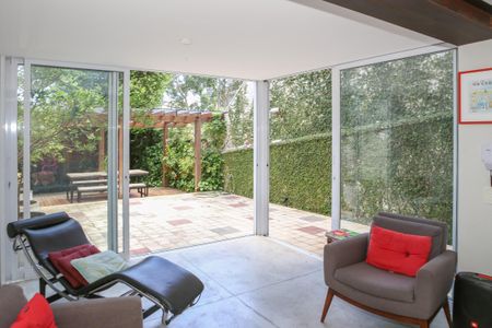 Casa à venda com 160m², 3 quartos e 2 vagas Casa à venda com 160m², 3 quartos e 2 vagasSala 2