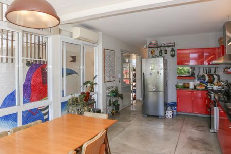 Casa à venda com 160m², 3 quartos e 2 vagas Casa à venda com 160m², 3 quartos e 2 vagasCozinha