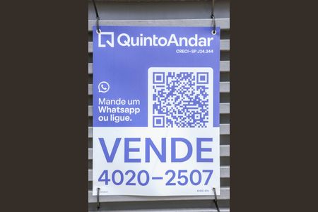 Casa à venda com 160m², 3 quartos e 2 vagas Casa à venda com 160m², 3 quartos e 2 vagasFachada