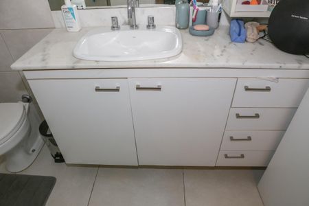 Casa à venda com 160m², 3 quartos e 2 vagas Casa à venda com 160m², 3 quartos e 2 vagasBanheiro Social