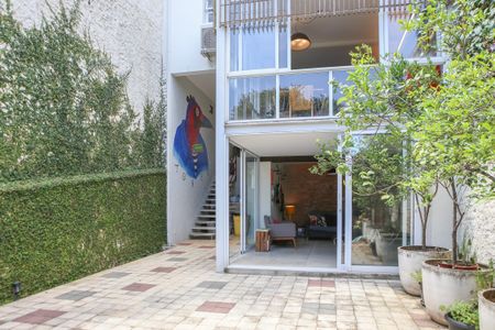 Casa à venda com 160m², 3 quartos e 2 vagas Casa à venda com 160m², 3 quartos e 2 vagasChurrasqueira e Quintal