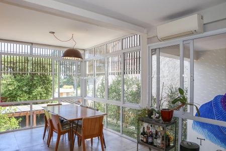 Casa à venda com 160m², 3 quartos e 2 vagas Casa à venda com 160m², 3 quartos e 2 vagasCozinha