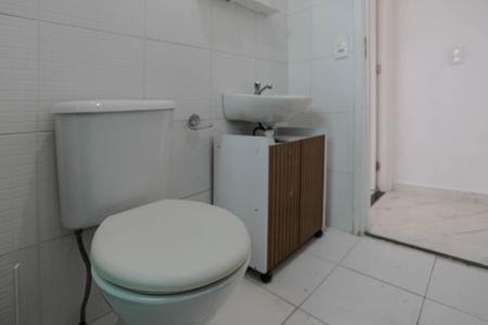 Apartamento para alugar com 55m², 2 quartos e sem vaga Apartamento para alugar com 55m², 2 quartos e sem vagaBanheiro